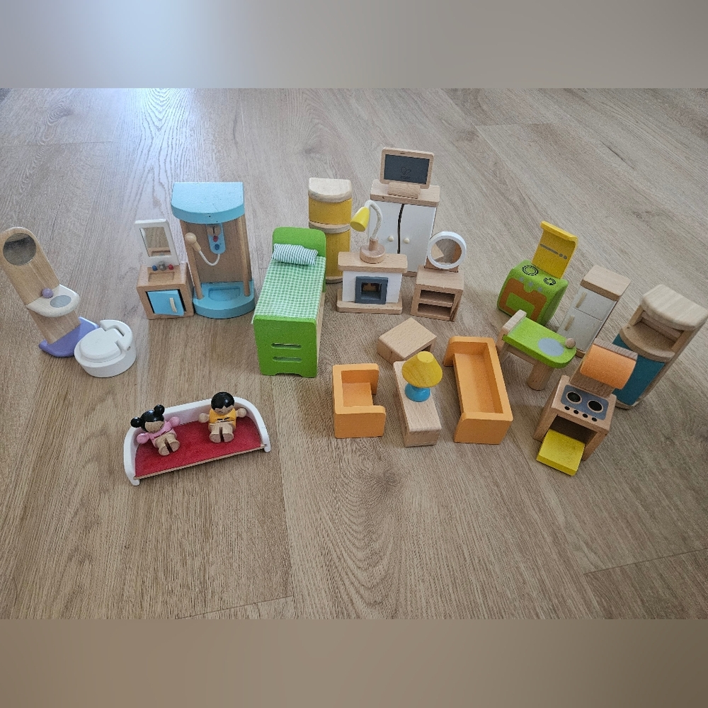 Lot Of 20 Pieces Of Wooden Dollhouse Furniture Set From Plan Toys And Hape